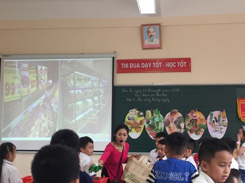 Chùm ảnh: Tiết hội giảng mônTự nhiên xã hội Lớp 1 - Cô giáo Nguyễn Thị Loan